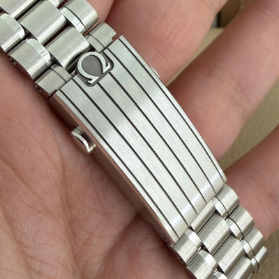Omega Speedmaster Silver Snoopy 42mm